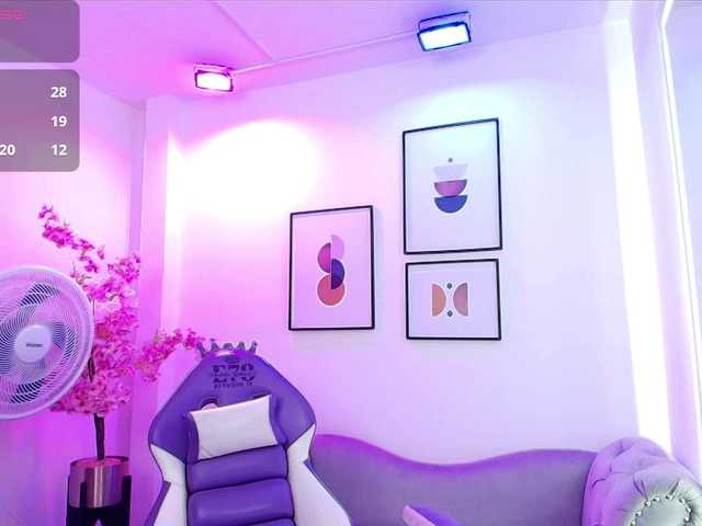 Ema-louisx live cam