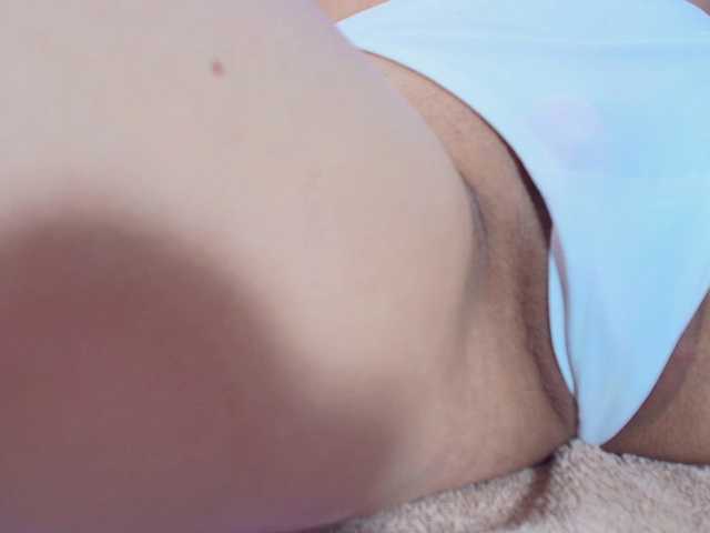 Ema-louisx live cam on BongaCams