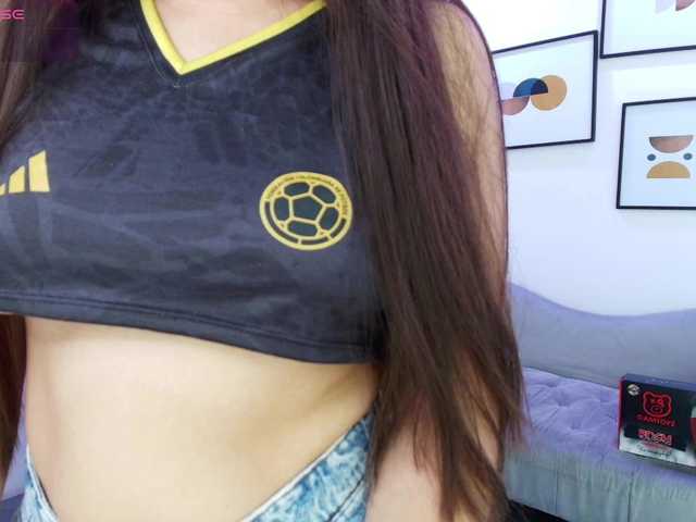 Ema-louisx live cam on BongaCams