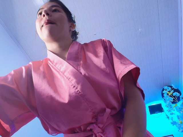 Ema-louisx live cam on BongaCams