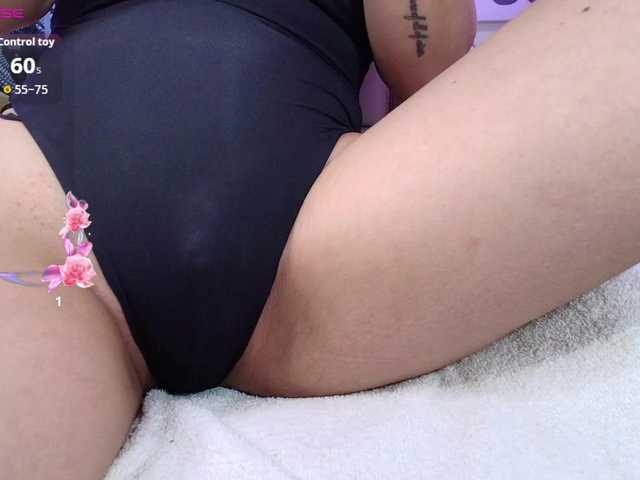 Ema-louisx live cam on BongaCams