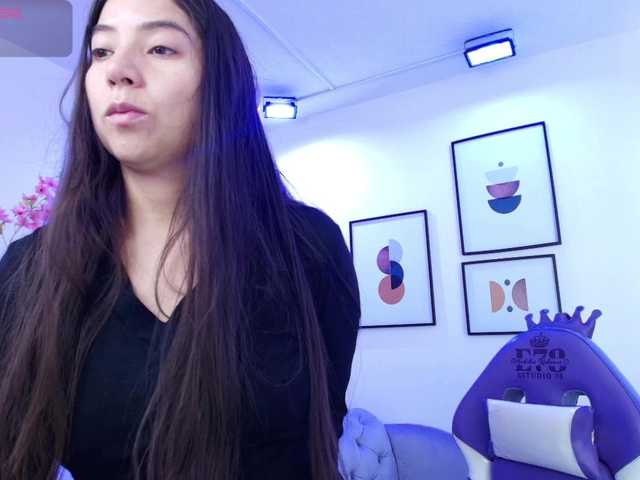 Ema-louisx live cam on BongaCams