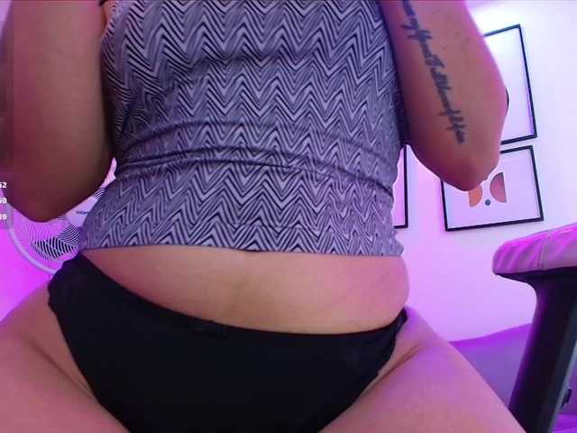Ema-louisx live cam on BongaCams