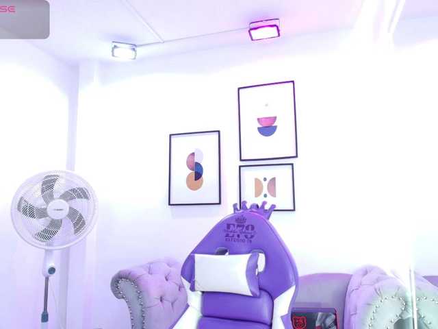 Ema-louisx live cam on BongaCams