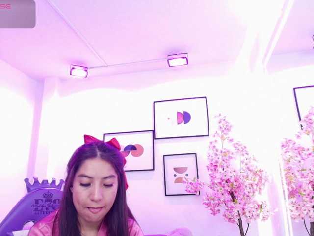 Ema-louisx live cam on BongaCams