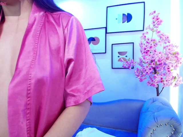 Ema-louisx live cam on BongaCams