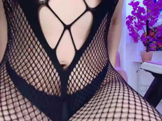 Ema-louisx live cam on BongaCams