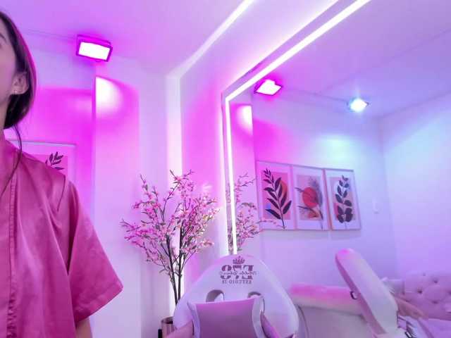 Ema-louisx live cam on BongaCams
