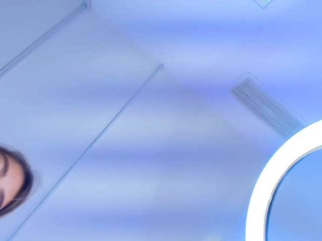 Ema-louisx live cam on BongaCams