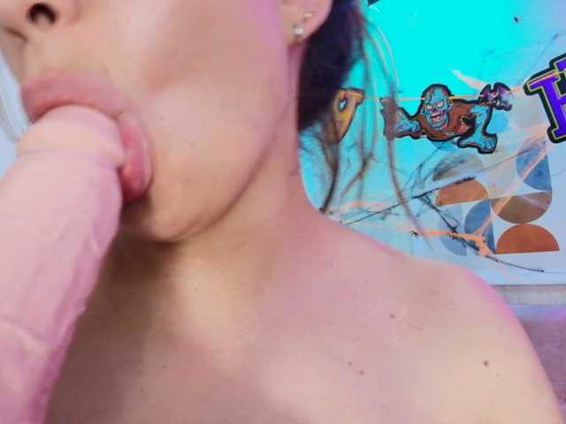 Ema-louisx live cam on BongaCams
