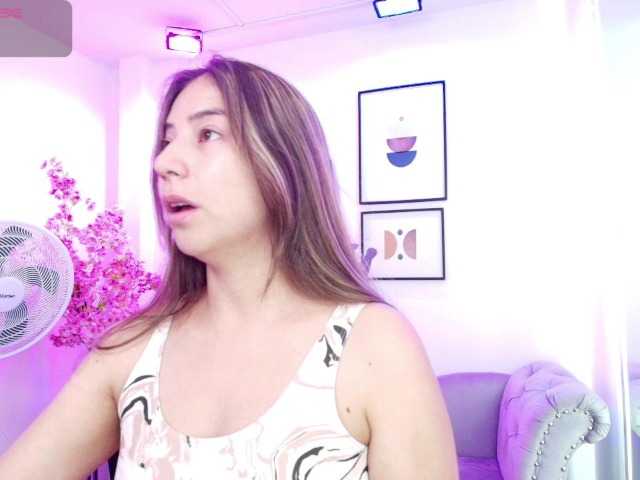 Ema-louisx live cam on BongaCams