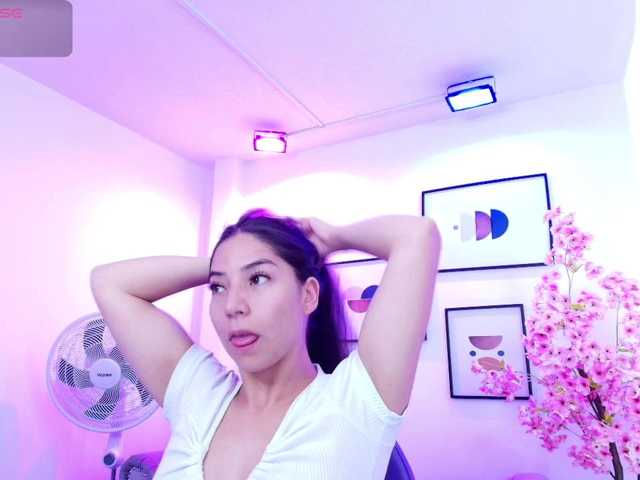Ema-louisx live cam on BongaCams