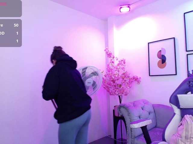 Ema-louisx live cam on BongaCams