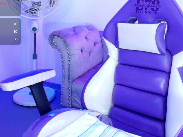Ema-louisx live cam on BongaCams