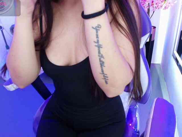 Ema-louisx webcam