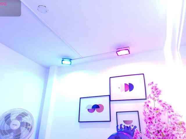Ema-louisx webcam