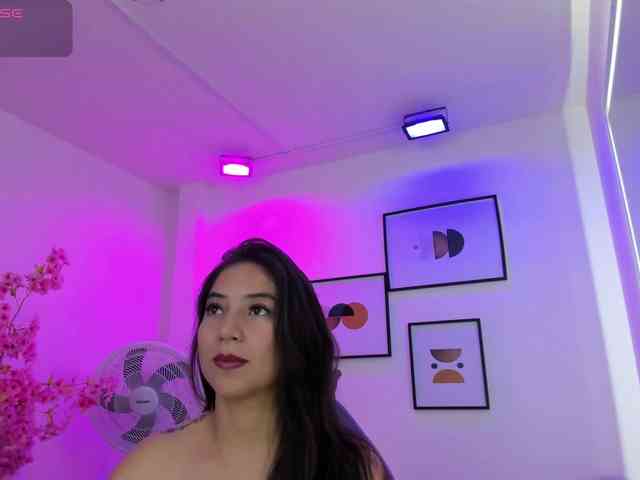 Ema-louisx webcam