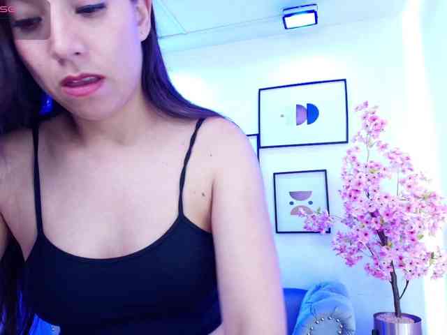 Ema-louisx webcam