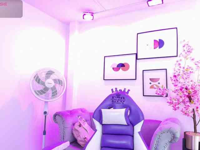 Ema-louisx webcam