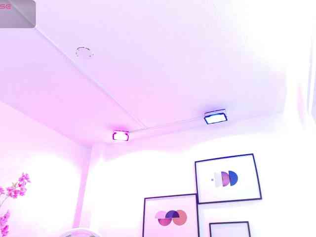 Ema-louisx webcam