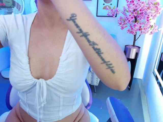 Ema-louisx webcam