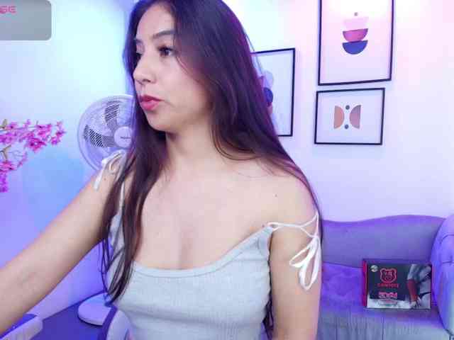 Ema-louisx webcam