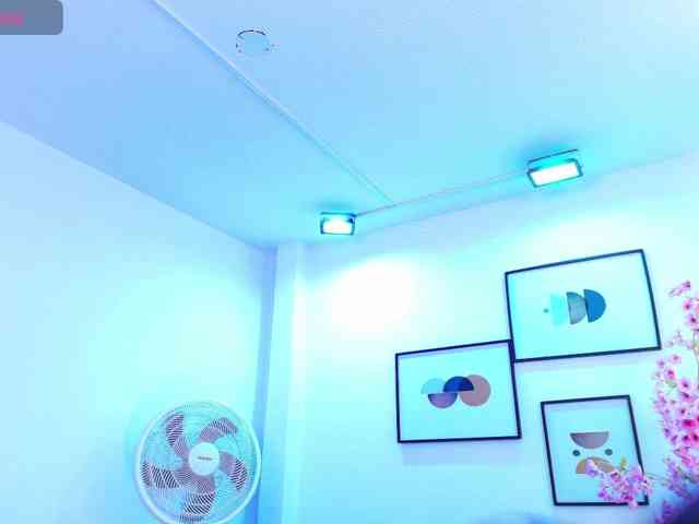 Ema-louisx webcam
