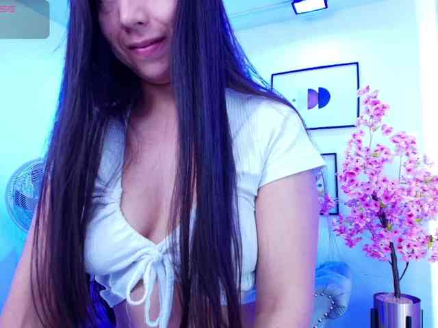 Ema-louisx webcam
