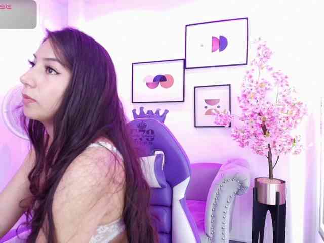 Ema-louisx webcam