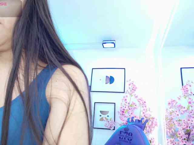 Ema-louisx webcam