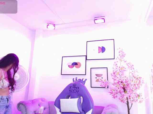 Ema-louisx webcam