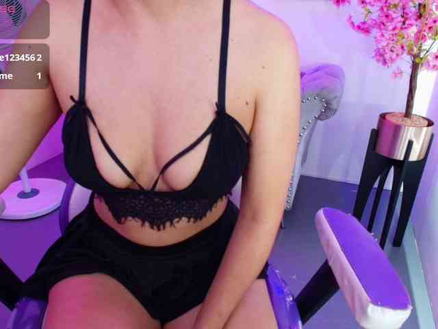 Ema-louisx webcam