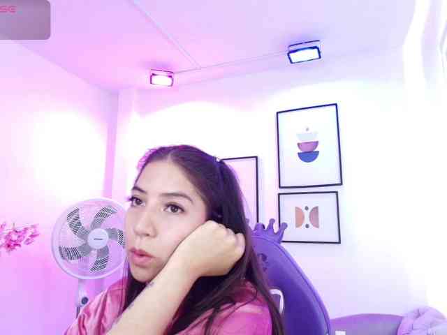 Ema-louisx webcam