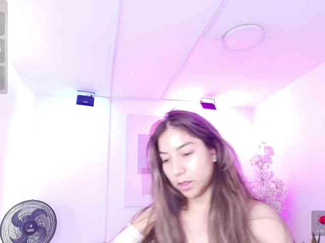 Ema-louisx webcam