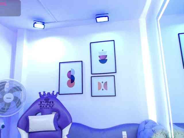 Ema-louisx webcam