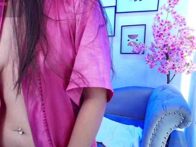 Ema-louisx webcam