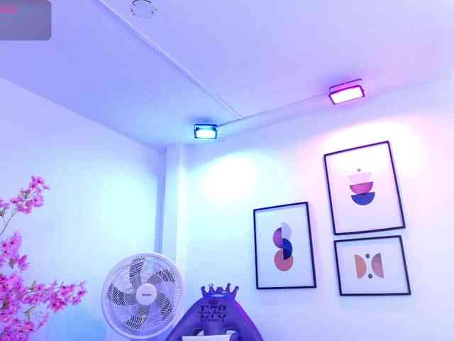 Ema-louisx webcam