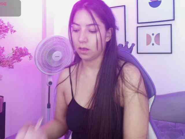 Ema-louisx webcam