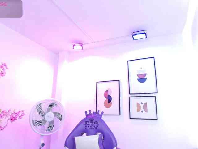 Ema-louisx webcam