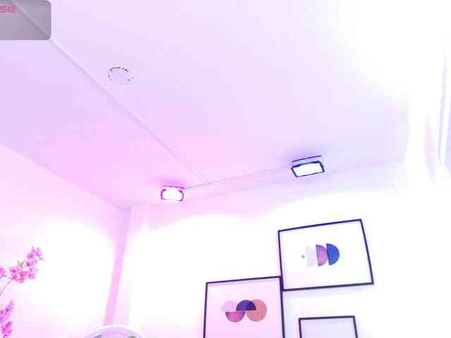 Ema-louisx webcam