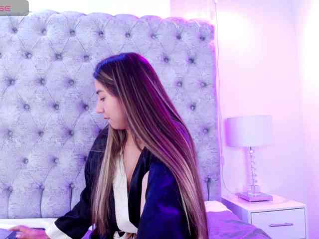 Ema-louisx webcam