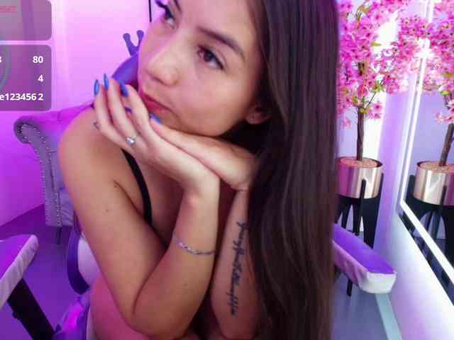 Ema-louisx webcam