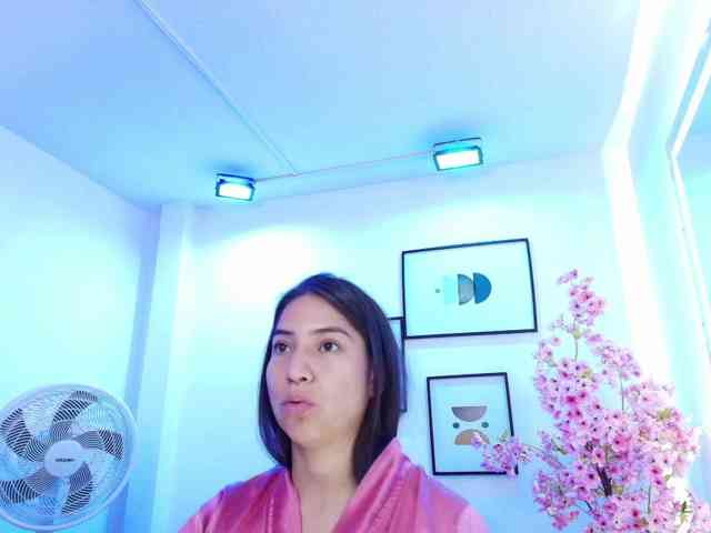 Ema-louisx webcam