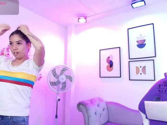 Ema-louisx webcam
