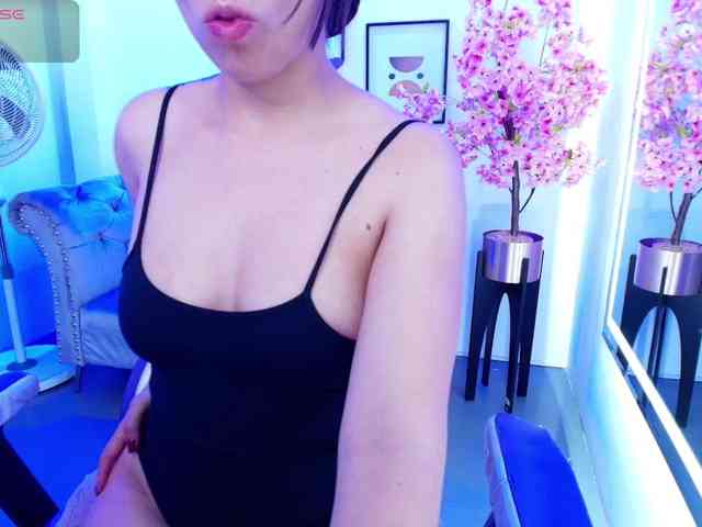Ema-louisx webcam