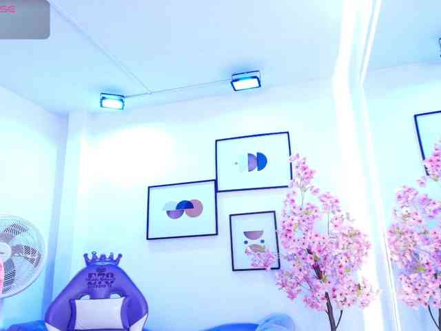 Ema-louisx webcam