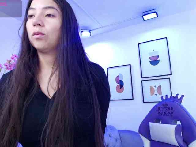 Ema-louisx webcam