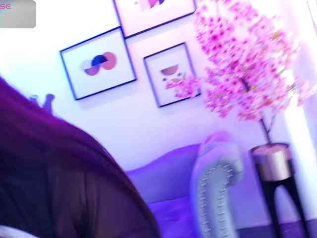 Ema-louisx webcam