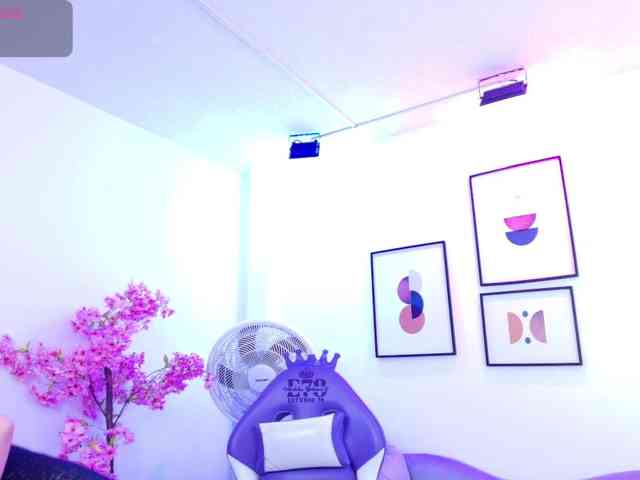Ema-louisx webcam