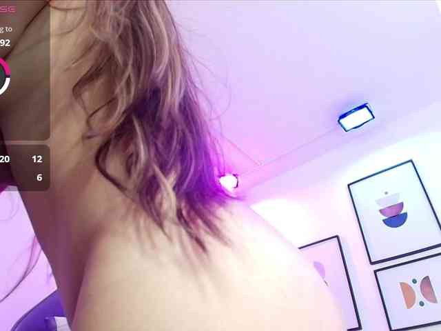 Ema-louisx webcam